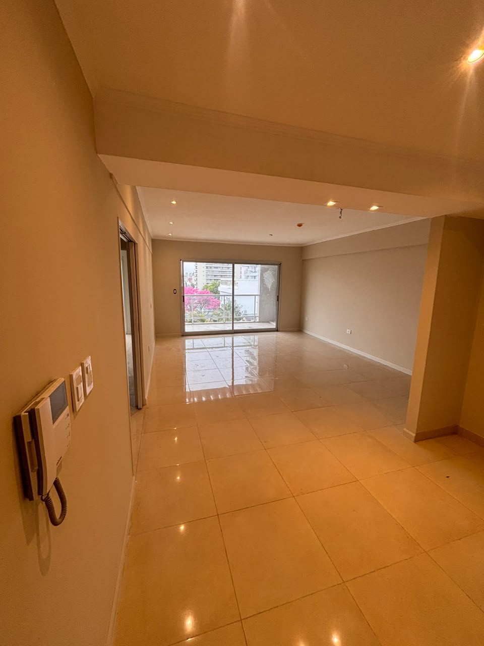 DEPARTAMENTO MODERNO EN ALQUILER PAGO LARGO 
